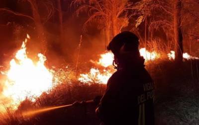 На Сицилии вспыхнул мощный лесной пожар