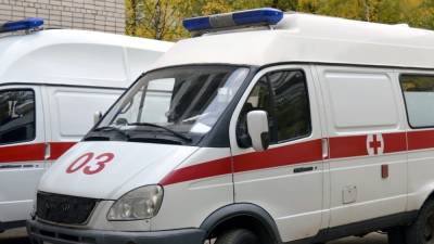 Жительница Челябинска выпала из движущейся машины скорой помощи и скончалась