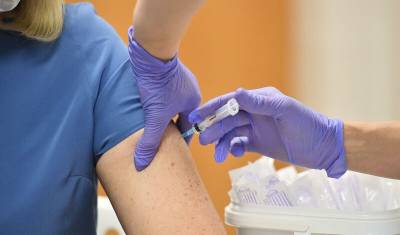 В США впервые вводится обязательная вакцинация, но не для всех