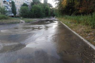 Улицы Комсомольского посёлка Саратова заливают водные потоки