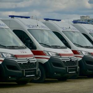 Запорожскому центру экстренной помощи передали 42 новых автомобиля. Фото