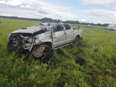 В Варгашах пьяный автомобилист перевернулся на пикапе Toyota Hilux