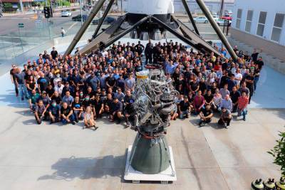 Илон Маск показал 100-й собранный двигатель SpaceX Raptor, осталось ещё несколько тысяч для постройки города на Марсе