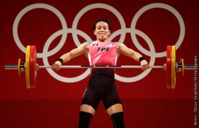 Штангистка из Китайского Тайбэя выиграла Олимпиаду с тремя рекордами