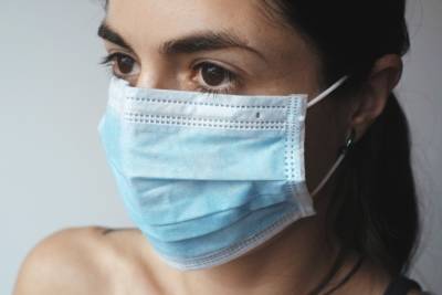 Медицинские маски влияют на кожу лица, - эксперт