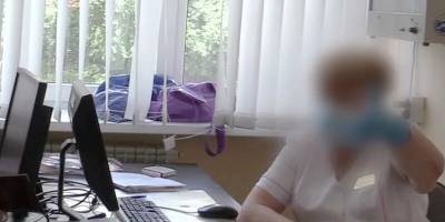 Медсестру из Волгограда уличили в подделке прививочного сертификата