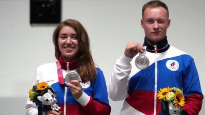Командный успех: российские стрелки выиграли две медали в миксте на Играх в Токио