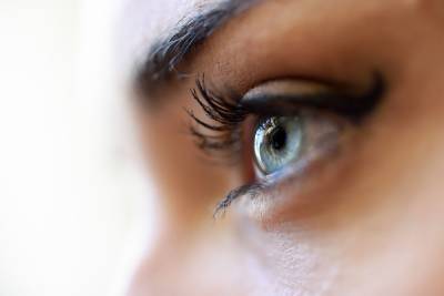 Симптомы длительного COVID-19 можно разглядеть в глазах