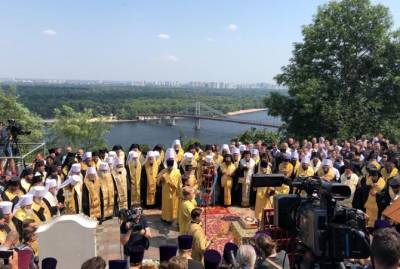 В Киеве начался традиционный молебен перед началом крестного хода