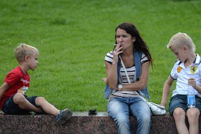В Госдуму внесли законопроект о запрете тратить детские пособия на ряд товаров