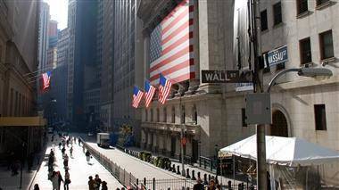 Фьючерсы на фондовые индексы США снижаются в ожидании внутренних новостей