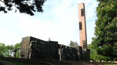 МИД РФ назвал актом вандализма снос воинского мемориала во Львове
