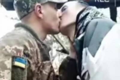 Украинский офицер вступился за бойца-гея, поцеловавшего парня
