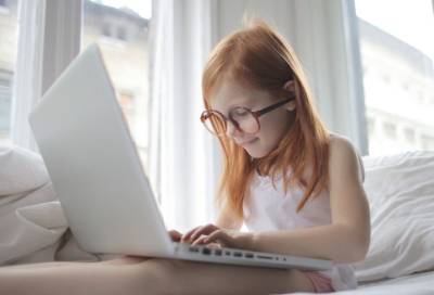 Жертва кибербуллинга: как понять, что над вашим ребенком издеваются в интернете - vm.ru - Москва