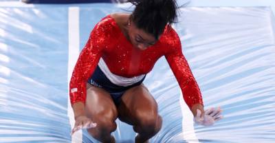 Четырёхкратная олимпийская чемпионка Симона Байлз снялась с командного турнира гимнасток из-за травмы