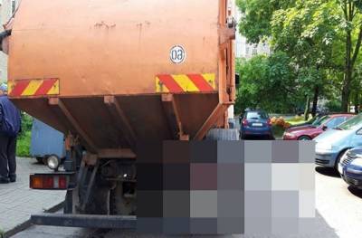 В Челябинской области мусоровоз сбил 80-летнего дедушку. Пострадавший умер в больнице