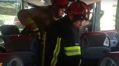 Рейсовый автобус протаранил грузовик под Одессой: появилось видео с места трагедии