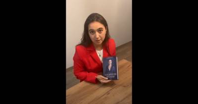 "Коллеге": Юлия Мендель отправила свою книгу пресс-секретарю Путина Дмитрию Пескову (видео)