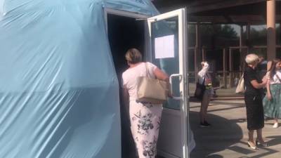В Петербурге начал работу первый шатер для вакцинации от коронавируса