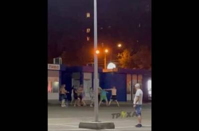 В Харькове массовая драка с участием девушек попала на видео