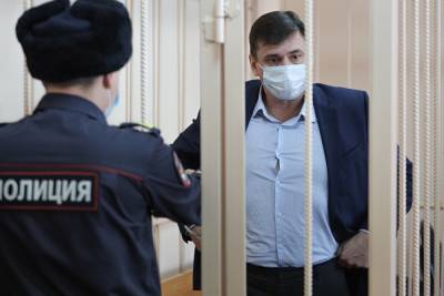 Бывший вице-мэр Челябинска признал взятку, заключил досудебку, но из СИЗО его не выпускают