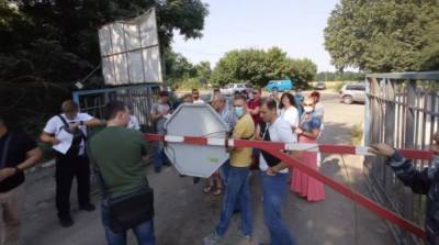 СБУ проводит следственные действия на свалке в Подгорцах