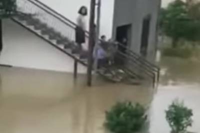 Из-за разлива рек в Абхазии подтопило почти 400 домов и гостиницу