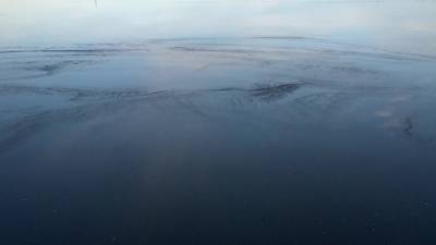 Утечка нефтепродуктов с катера произошла на озере Байкал