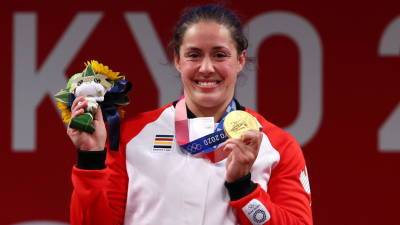 Канадская тяжелоатлетка Шаррон завоевала золото ОИ в Токио