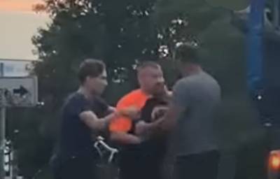Подросток сильно избил киевлянина посреди улицы, детали: "ударил в голову и..."