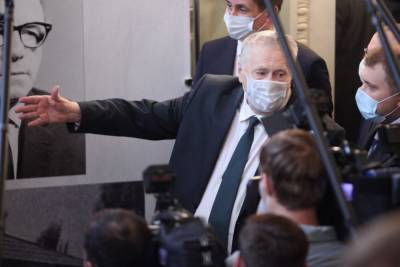 Жириновский призвал усилить меры против политиков-антипрививочников