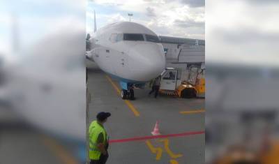 Пассажирский Boeing совершил экстренную посадку в Крыму