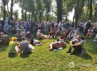 В Киев на Крестный ход в честь Крещения Руси автобусами свозили паломников без масок