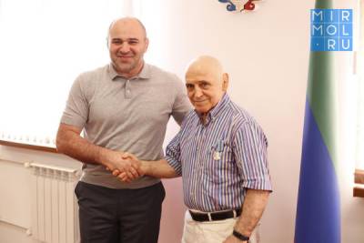 Сажид Сажидов вручил государственные награды представителям спортивной общественности республики