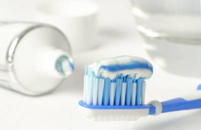 Как использовать зубную пасту в быту: полезные хитрости