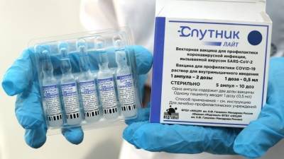 Первая партия вакцины «Спутник Лайт» прибыла в Петербург