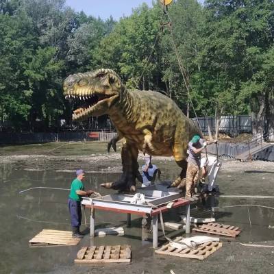 В зоопарке Липецка поселился тираннозавр (видео)