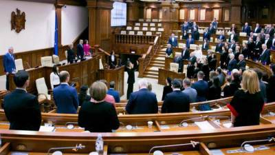 Первое заседание нового парламента Молдавии провалилось