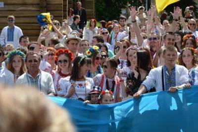Большинство украинцев отказались считать себя единым народом с россиянами