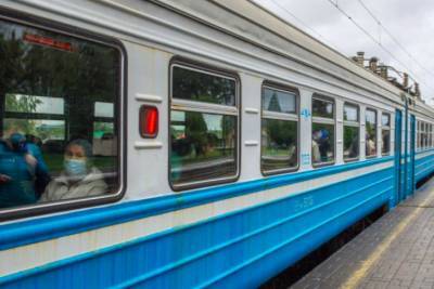 Во Львовской области мужчина выпал из поезда во время движения