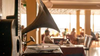 Ресторан в Нетании заплатит 130.000 шекелей за нарушение авторских прав на музыку