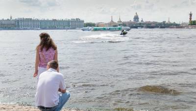 Изгнание гидроциклов, шатёр для прививок и смерть судьи: Петербург 27 июля