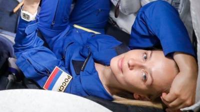 Юлия Пересильд показала фото в скафандре во время подготовки к съемкам первого фильма в космосе