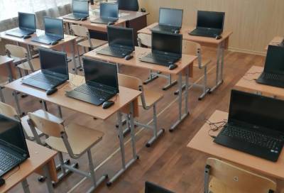Для школьников из деревни Малое Карлино закупили новые ноутбуки