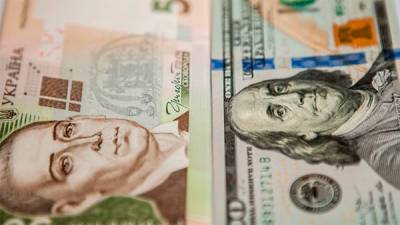 Госкомпании 27 июля обвалили доллар на межбанке, чтобы помочь Минфину залатать дыры в госбюджете