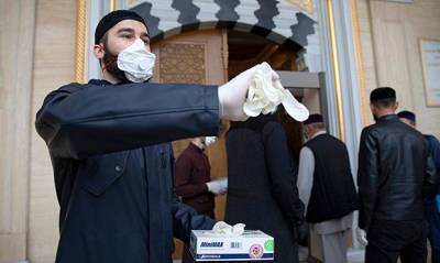 В Чечне непривитым гражданам запретили ходить в магазины и мечети