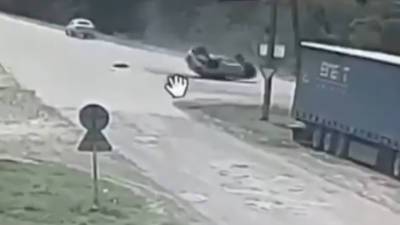 В Дагестане 12-летний мальчик перевернулся на машине. Видео