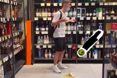 Все ради TikTok: в Киеве парень разбил в магазине бутылку виски за $7,5 тысячи