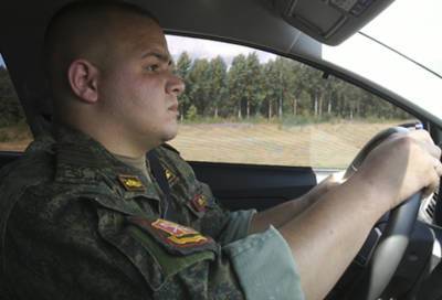 Военнослужащие-автовладельцы прошли курс контраварийной подготовки в Ленобласти