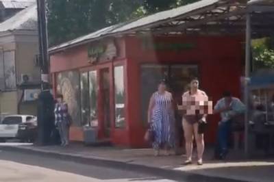 На голую женщину, гулявшую по Хабаровску, пожаловались в полицию